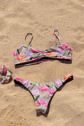 Mokoliʻi Ruched Bikini Top Protea