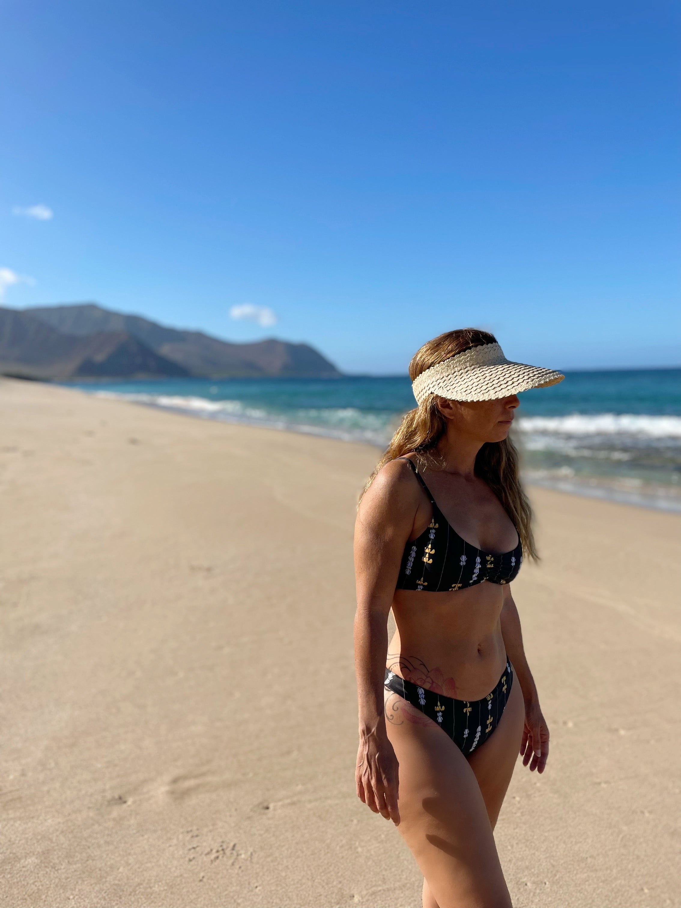 Mokoliʻi Ruched Bikini Top - Puakenikeni Lei